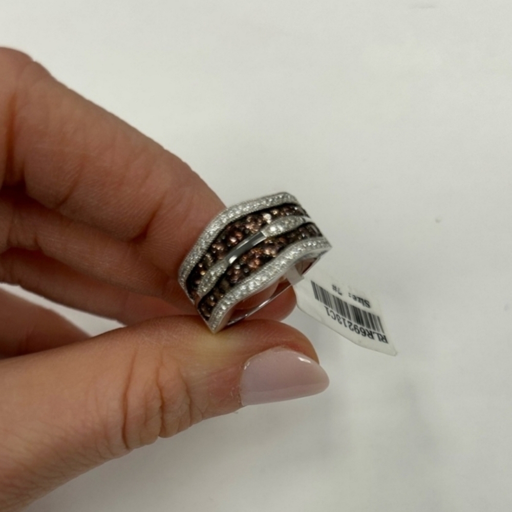 ▪️Suzy Levian ▪️Brown and White Cubic Zirconia Sterling Silver Wavy Ring Size 7 - Picture 7 of 7